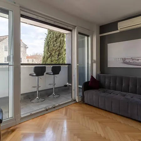 Royal Luxe سبليت